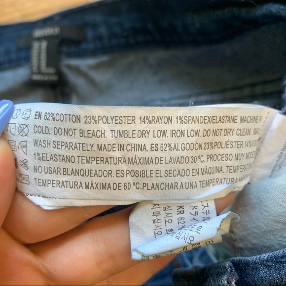 Forever 21 Skinny Dark Wash Stretchy Jeans - Picture 4 of 5